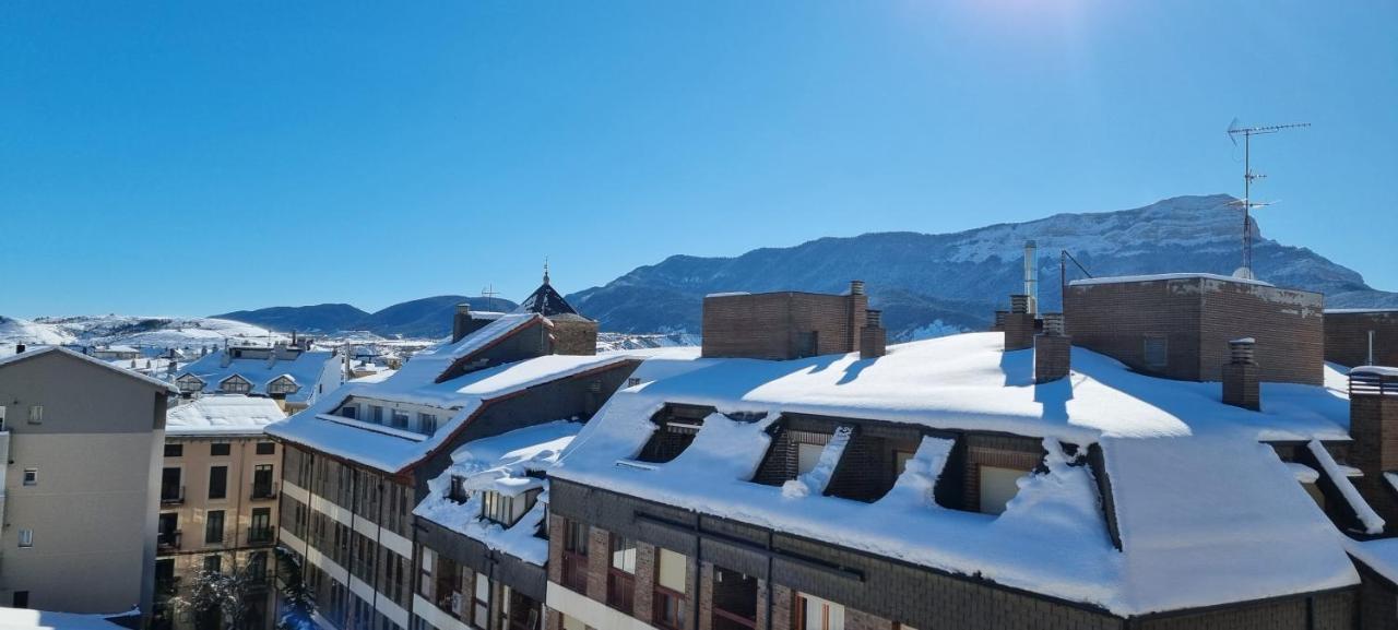 Flor De Nieve Appartement Jaca Buitenkant foto